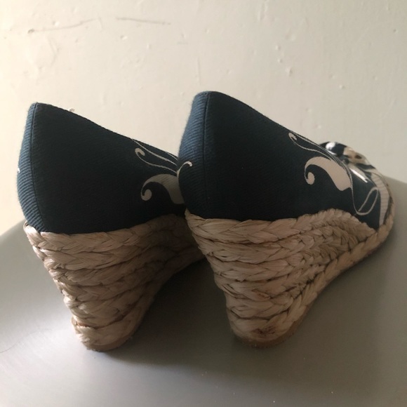 Stuart Weitzman Navy and White Wedge Sandals 9.5 - Picture 3 of 7
